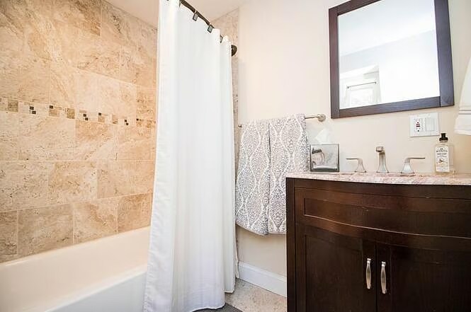 Building Photo - 1058 S Franklin St