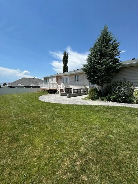 Building Photo - 1218 Fort Dr