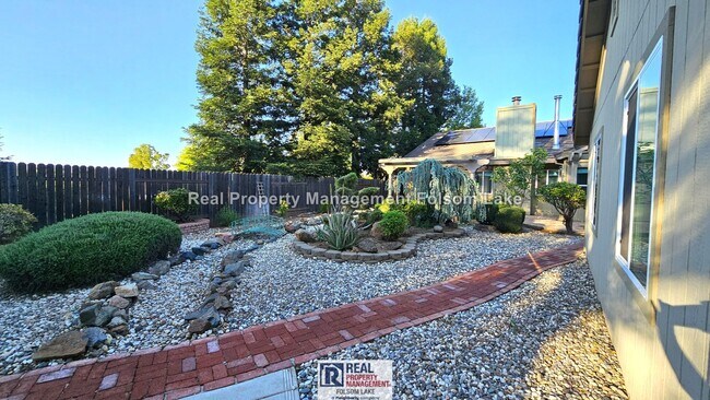 Building Photo - El Dorado Hills 4 bedrooms and 2 baths home with Detached 1 bedroom and 1 bath Cottage