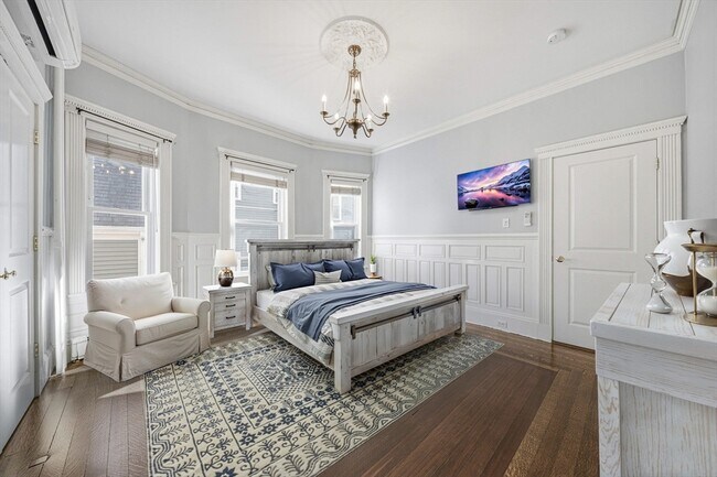 Building Photo - 33 Adams St