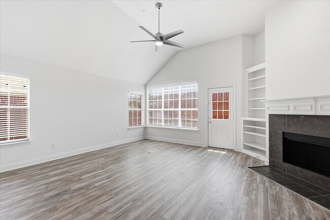 Building Photo - 567 Southridge Way