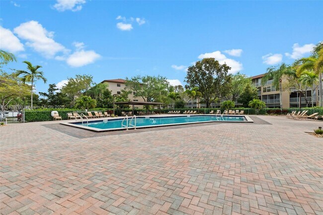 Building Photo - 13550 SW 6th Ct