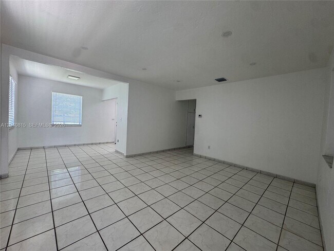 Building Photo - 459 SE 3rd St