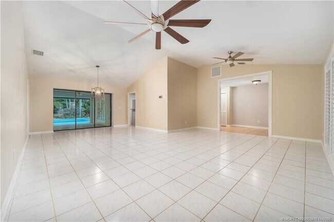 Building Photo - 7 Oakwood Dr