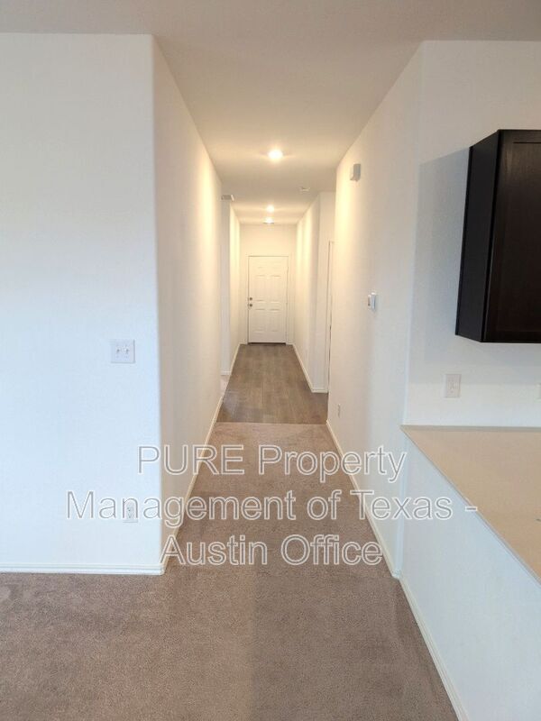 Building Photo - 12925 Michigan Shrs Trce