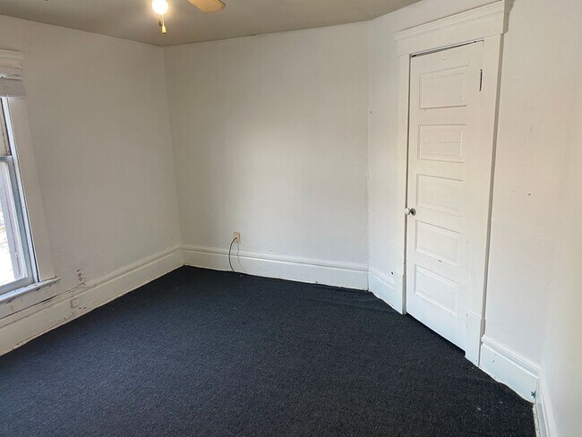 Building Photo - Spacious 3-Bedroom Home for Lease in Akron