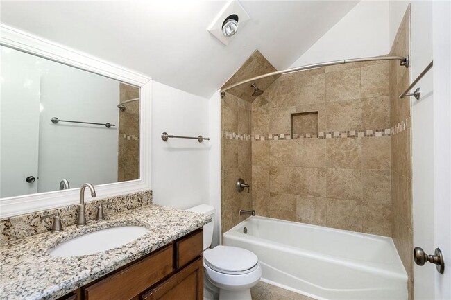 Building Photo - 648 Cleburne Terrace NE