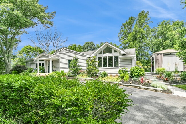 Building Photo - 16 Bingham Hill Cir