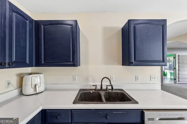 Building Photo - 81 Retreat Pl