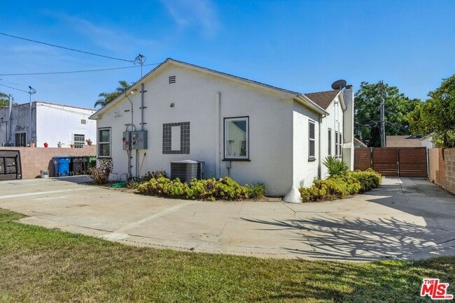 Building Photo - 237 W Kelso St