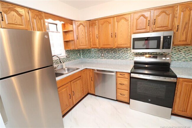 Building Photo - 7283 Sandy Creek Dr