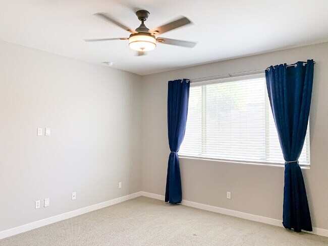 Building Photo - "Spacious 3-Bed, 3-Bath Mesa Retreat with ...