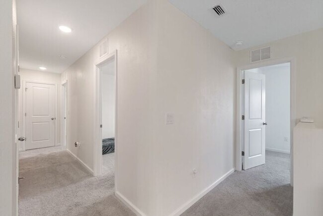 Building Photo - 4 Bed, 2.5 Bath Hidden Creek Home for Lease!