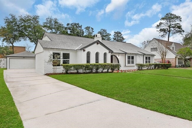 Building Photo - 5730 Old Lodge Dr