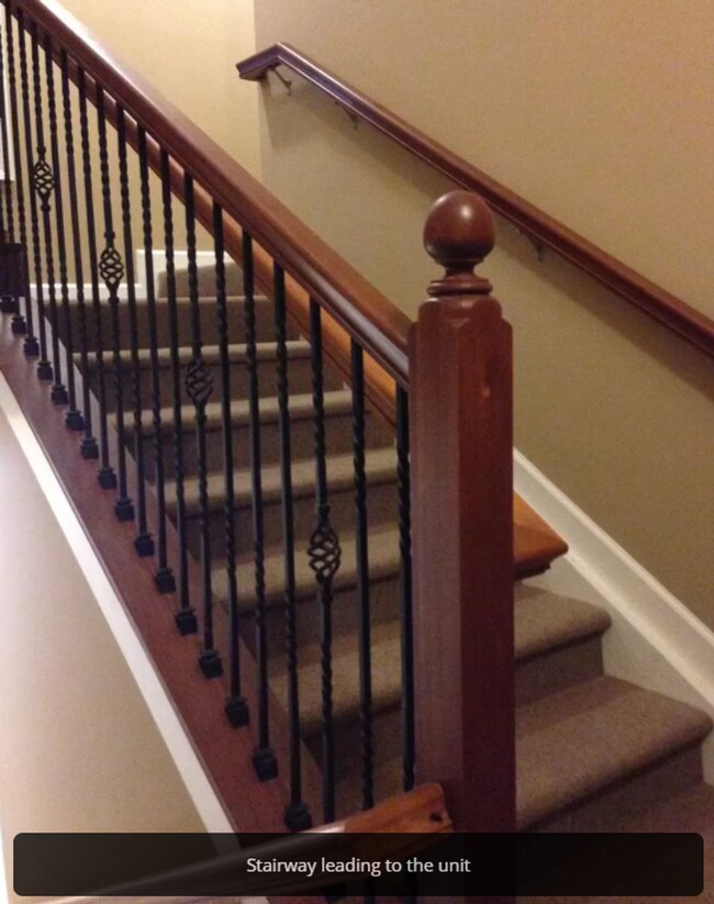 Building Photo - Beautiful modern upstairs condo with 2 full baths! Pet-friendly, with generous parking!