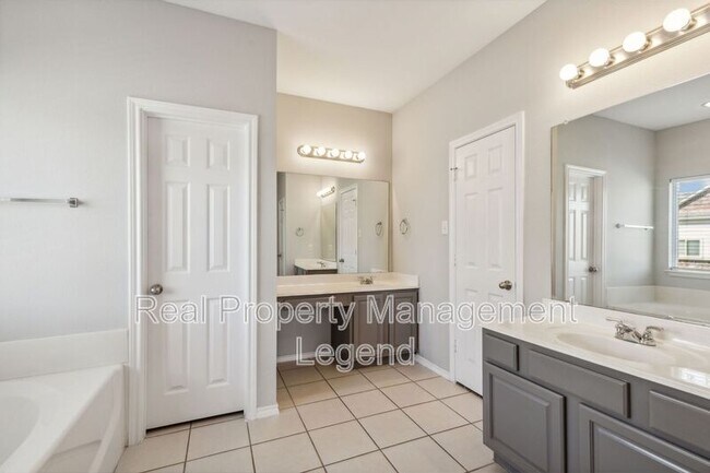 Building Photo - 5100 Brookside Dr