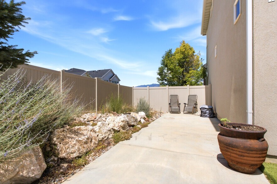 Building Photo - 196 N View Way