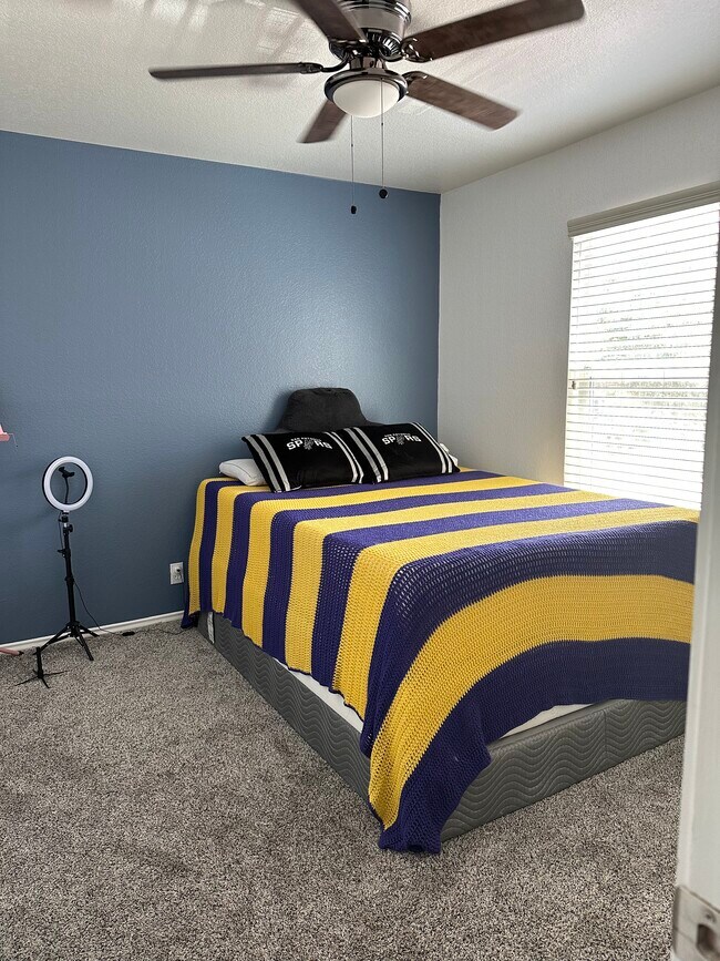 Building Photo - 2219 Boxer Palm