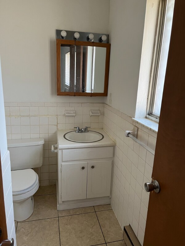 Building Photo - 712 Cedar Dr