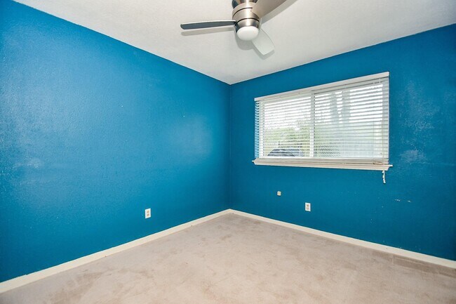 Building Photo - 3402 Hidden Creek Dr