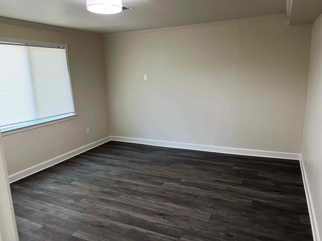Building Photo - 709 Belmont Dr