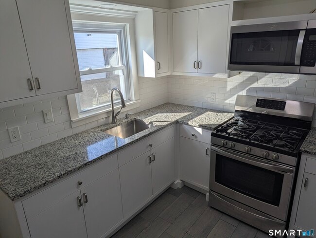 Building Photo - 67 Avery St