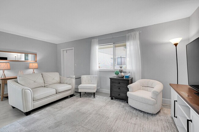 Building Photo - 646 Flanders N