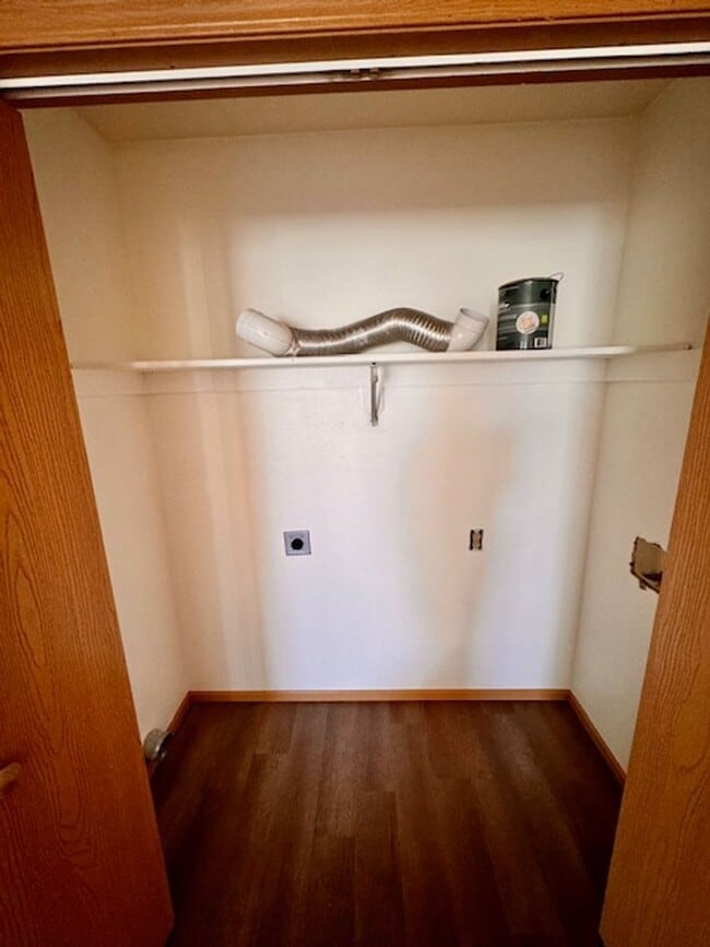 Building Photo - 3 Bedroom 1.5 Bathroom 4plex