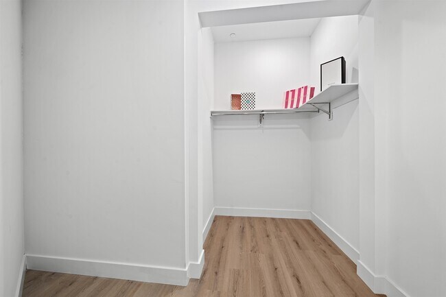 Building Photo - 17 Ave E