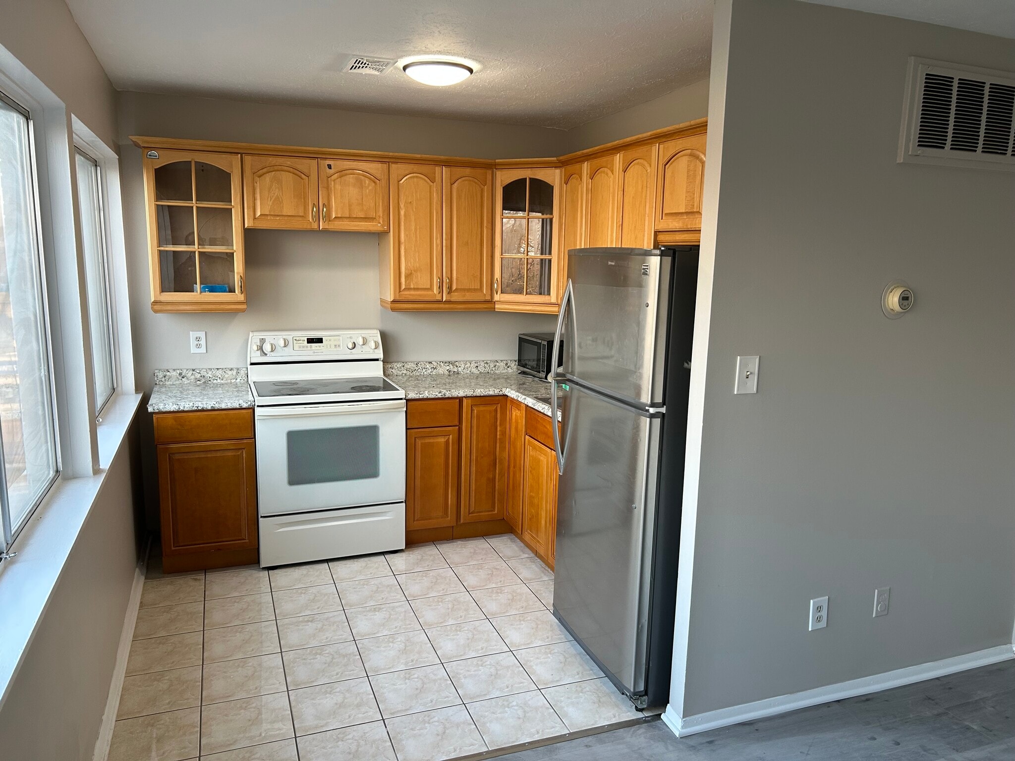 Building Photo - 6640 Pearl Rd