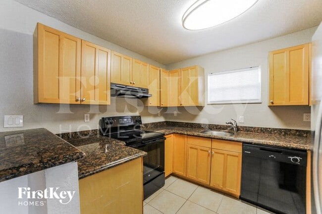 Building Photo - 341 NE 34th Ct