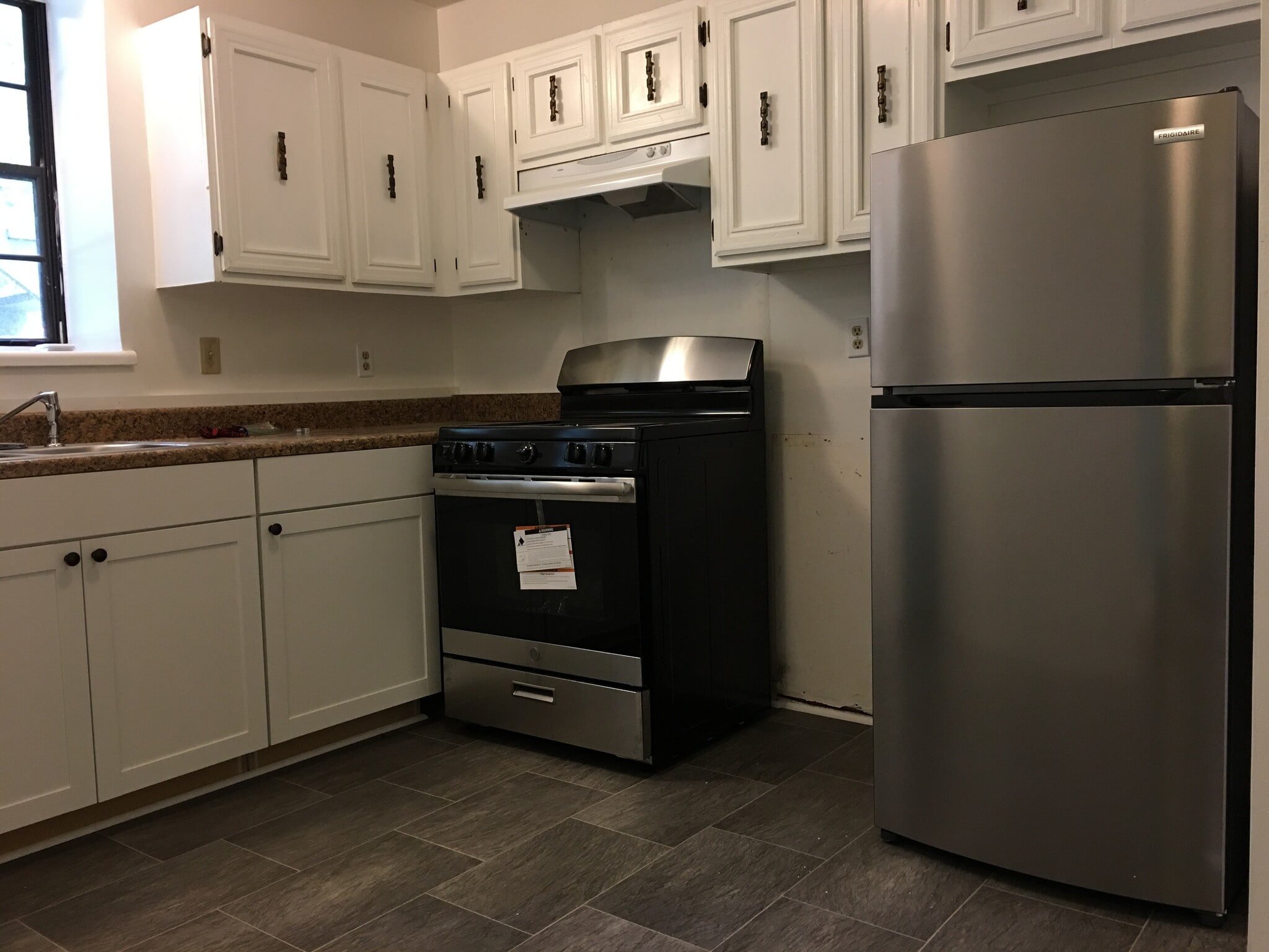 Kitchen - 16 Cardinal Dr