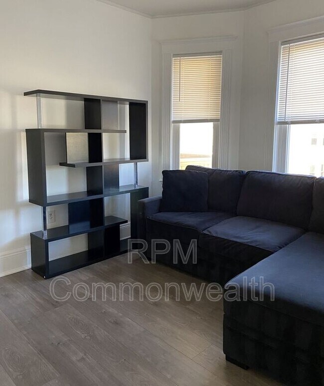 Building Photo - 28 Millet St