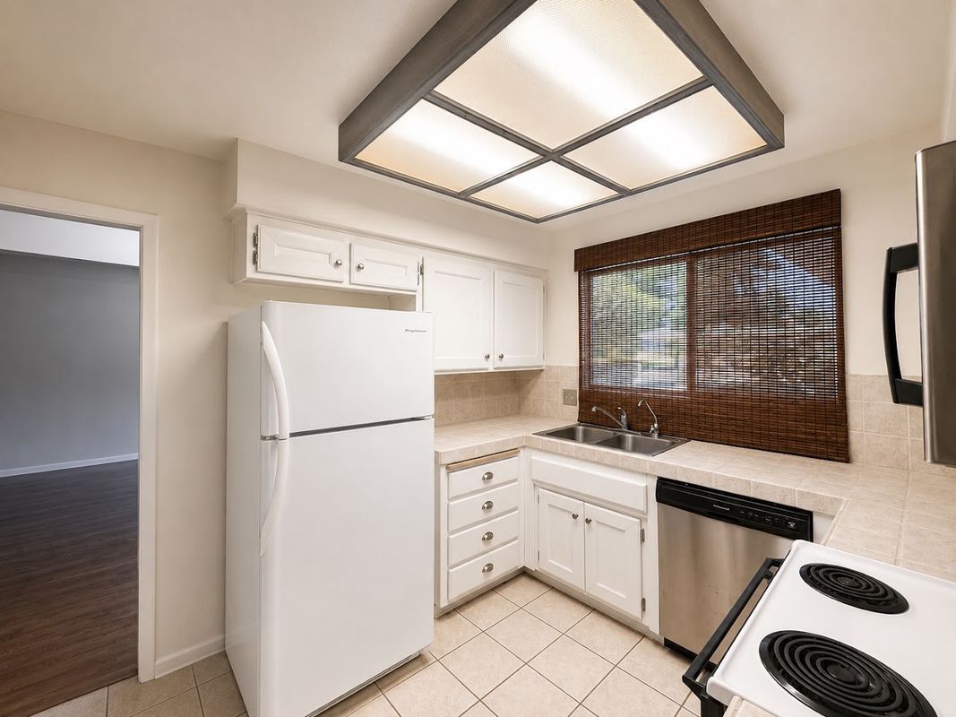 Building Photo - 3440 La Jolla Way
