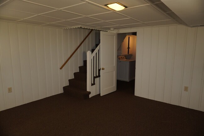 Building Photo - 137 Riverthorn Rd