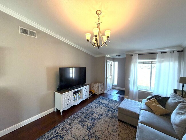 Building Photo - Desirable Home in Lincoln Village – A must see!