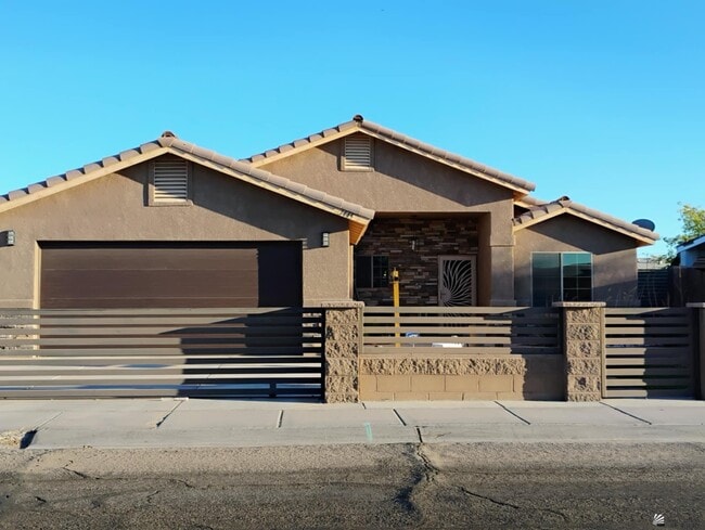 Primary Photo - 1445 E San Luis Ln