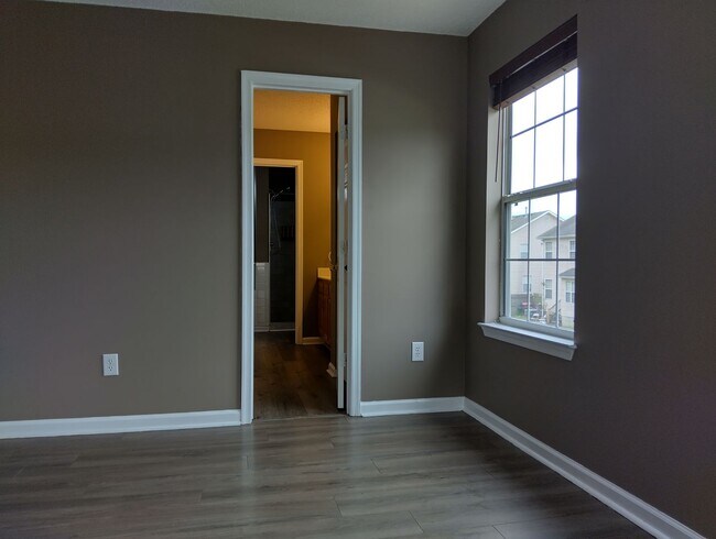 Building Photo - 811 Rilee Dr