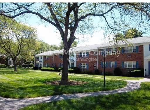 Building Photo - 10 Colonial Dr