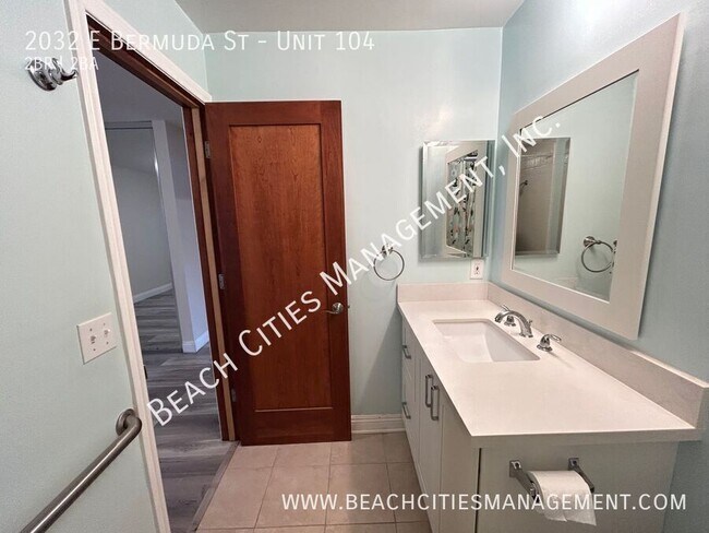 Building Photo - 2032 E Bermuda St