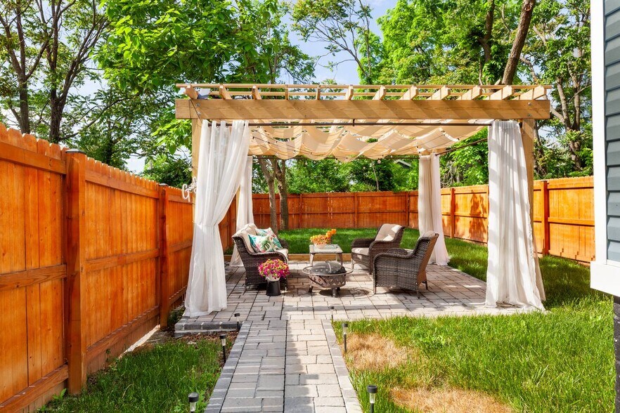 Building Photo - 5337 Hayes St NE