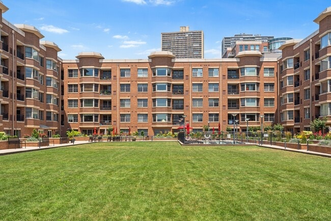 Building Photo - JJperi