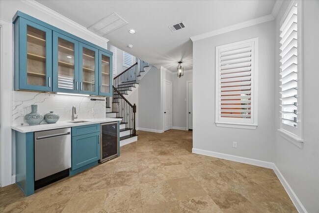 Building Photo - 709 Herkimer St