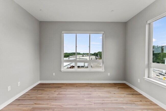 Building Photo - 999 Main St