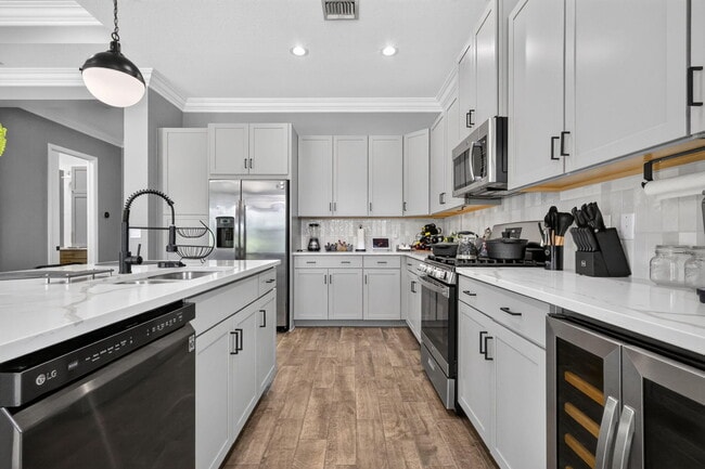 Building Photo - 15660 Goldfinch Cir