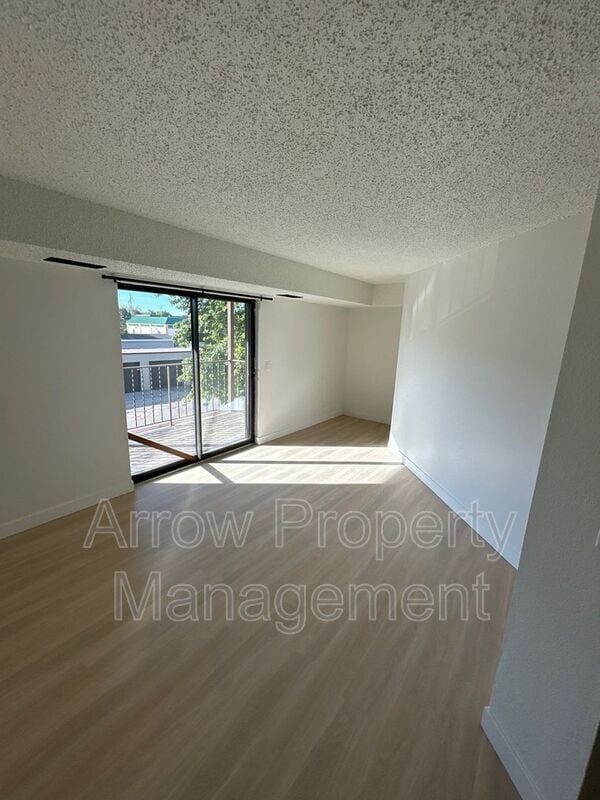 Building Photo - 205 E Arbor Ave