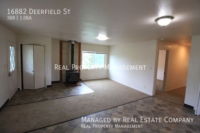 Building Photo - 16882 Deerfield St
