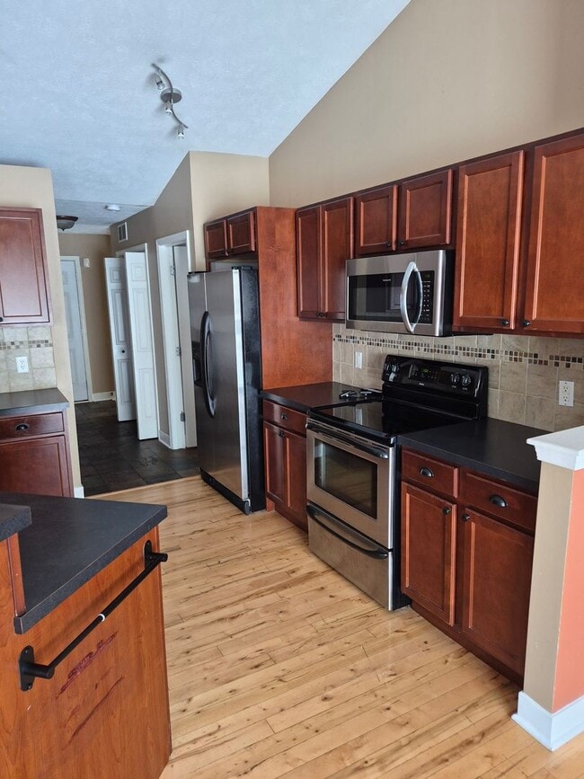 Building Photo - 79 Rogue River View Dr NE