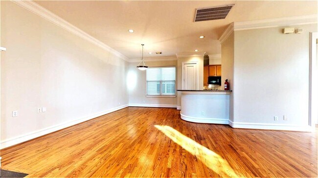 Building Photo - 4522 Lillian St