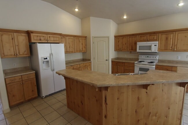 Building Photo - 4 Br, 3 Car Garage - Stone Gate at Seven H...